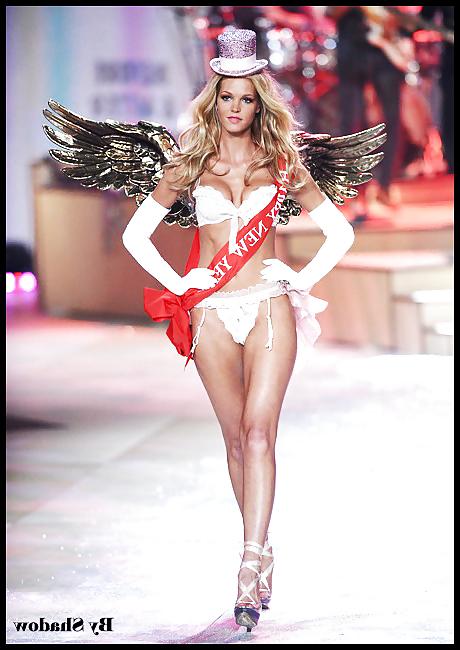 25P Victoria's Secret Fashion Show 2012