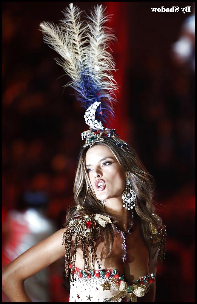 25P Victoria's Secret Fashion Show 2012