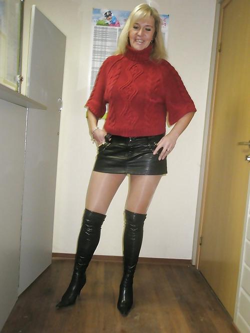 25P Hot Flashing MILF