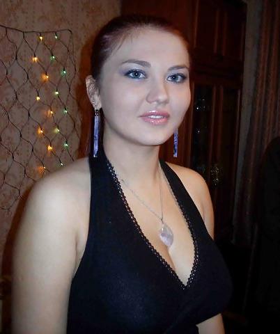 15P Busty Russian Woman 469