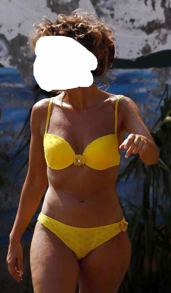 24P My neighbour in beach holyday milf 