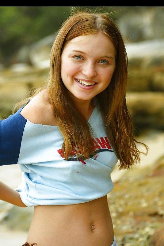 25P Young and hairy women