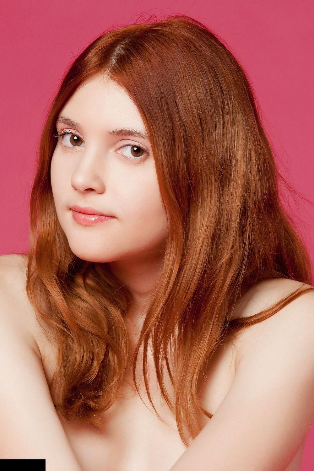 25P Young and hairy women