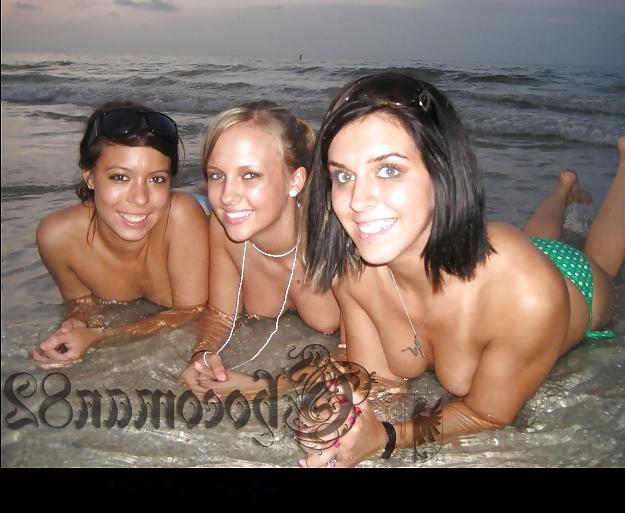 24P Girls stripping at the beach