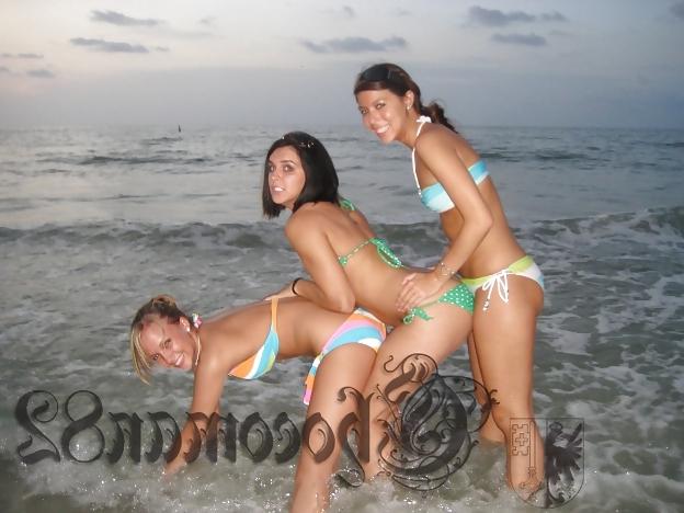 24P Girls stripping at the beach