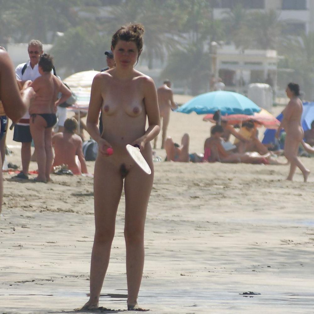 25P Beach Beauties 015 - Candid