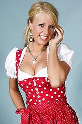 25P HEISSE NUTTEN IM DIRNDL 