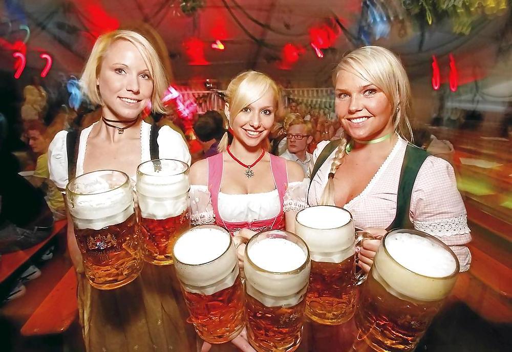 25P HEISSE NUTTEN IM DIRNDL 