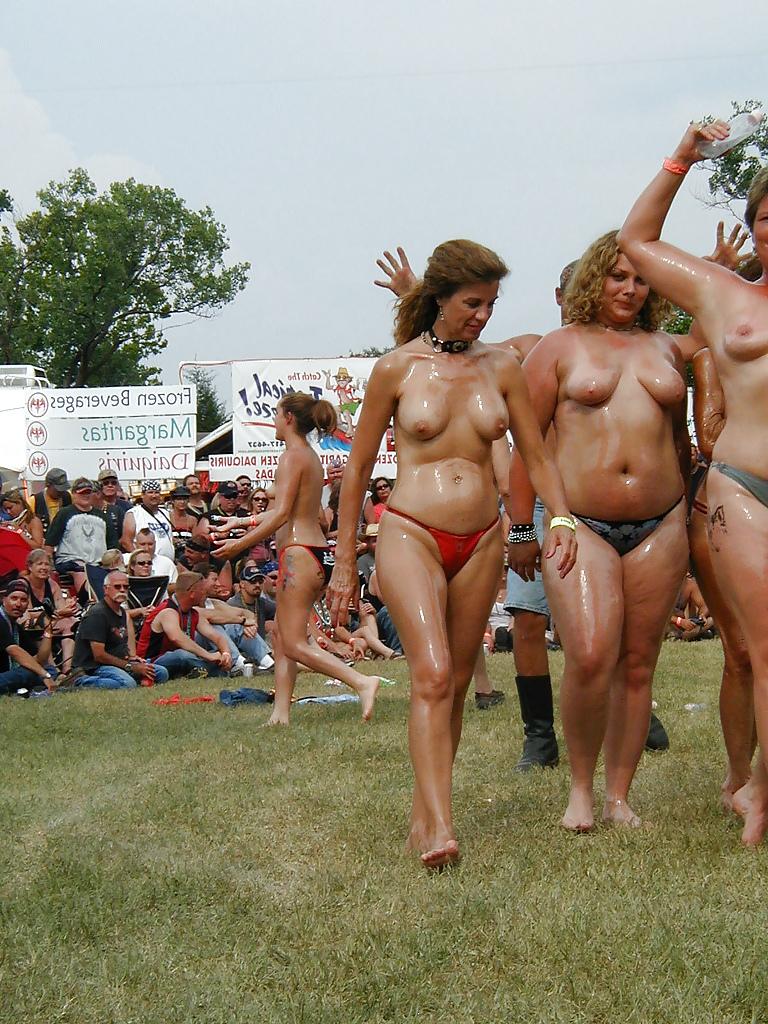 15P Flashing Females 8