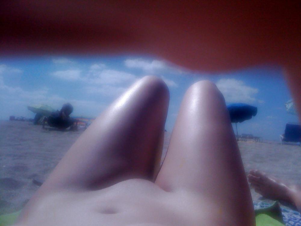 25P Beach Nudists & Bikinis - Sommer Sonne Augenweide 1