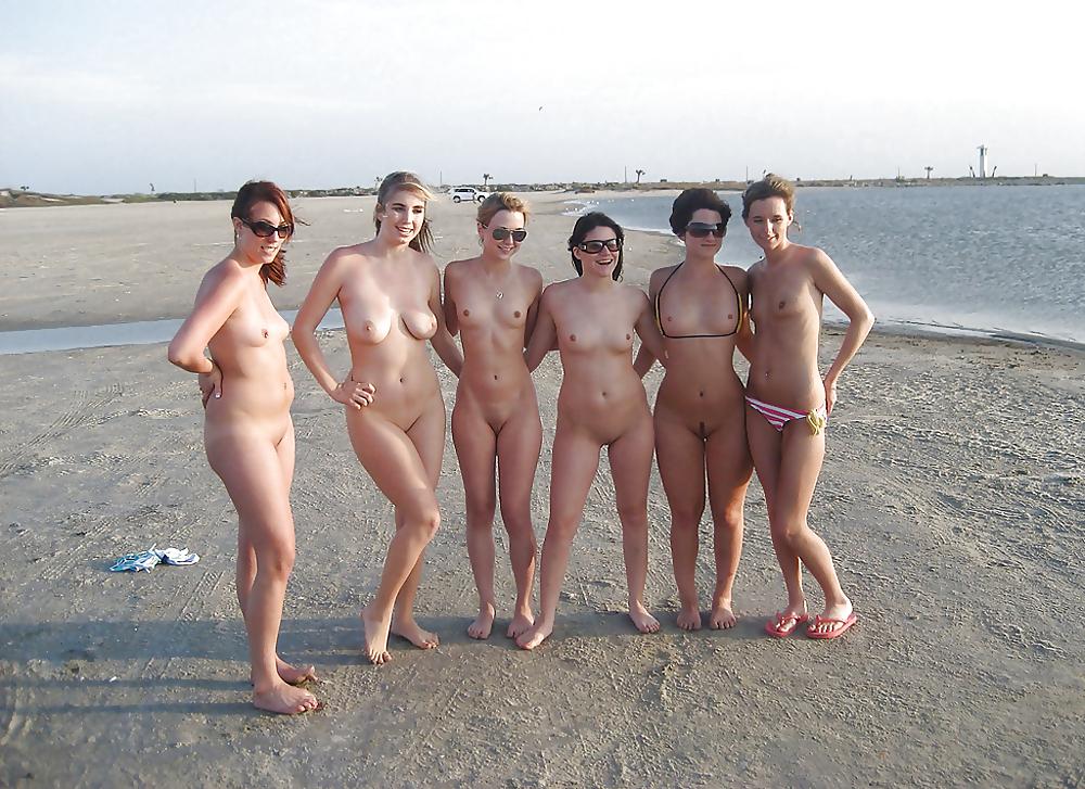 25P GIRLS TOGETHER NAKED DOWN ON THE BEACH