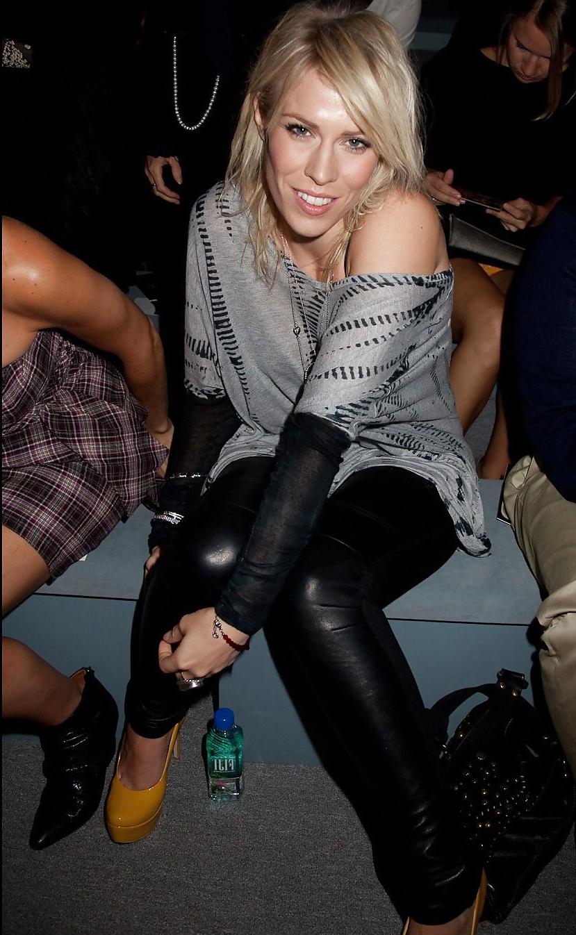 25P Sluts in tight pants! 10