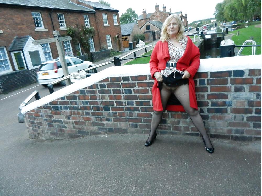 25P Jilly Hairy Pussy MILF