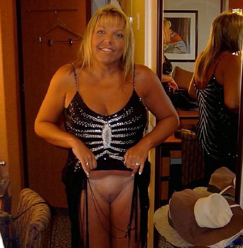 25P MILF flashing - 18