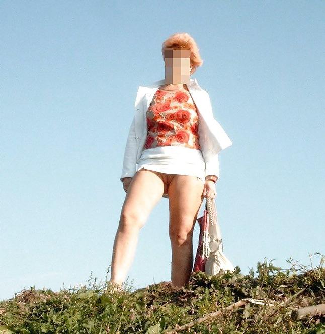 25P Mature Upskirt - 12