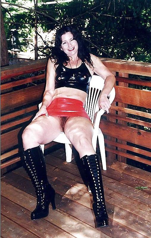 25P Mature Upskirt - 14
