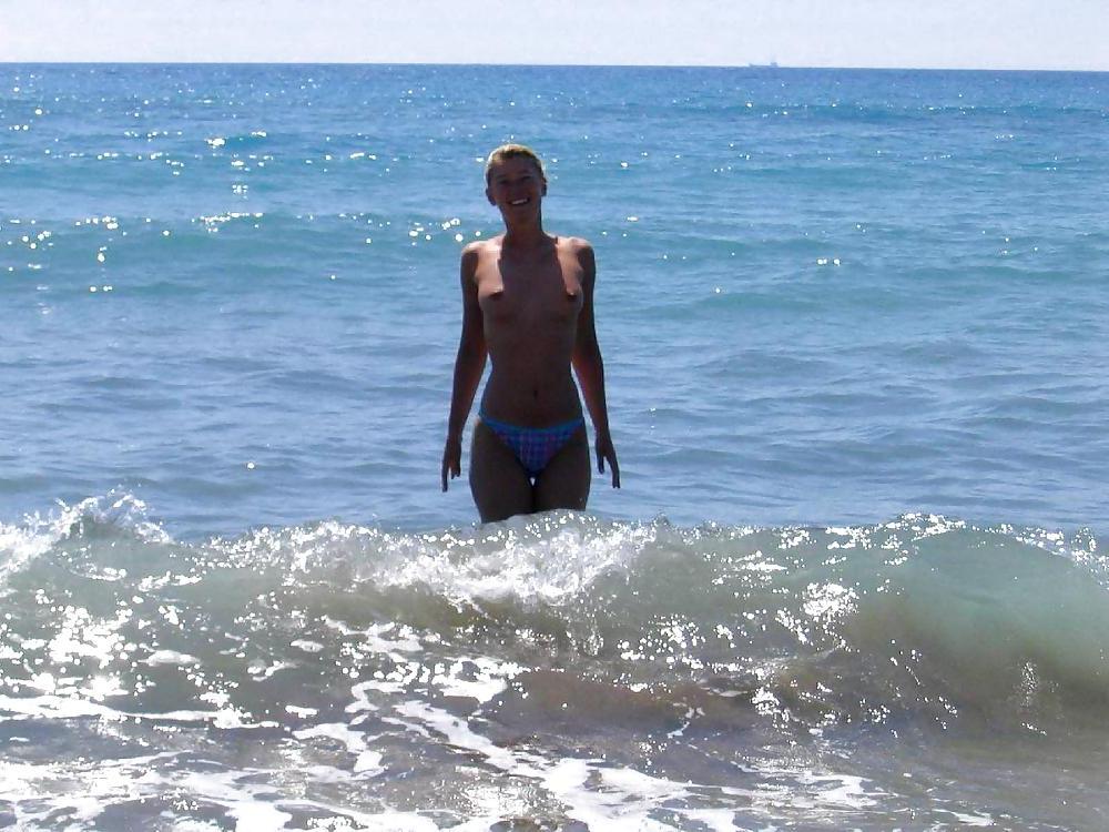 25P My collection 17 : sexy blond milf on the beach