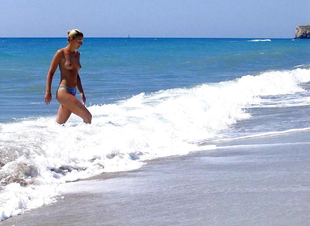 25P My collection 17 : sexy blond milf on the beach