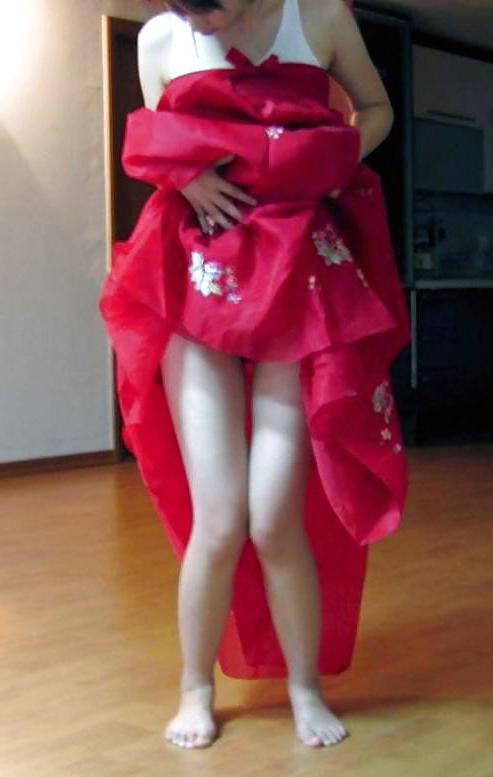 7P Korean hanbok girl flashing