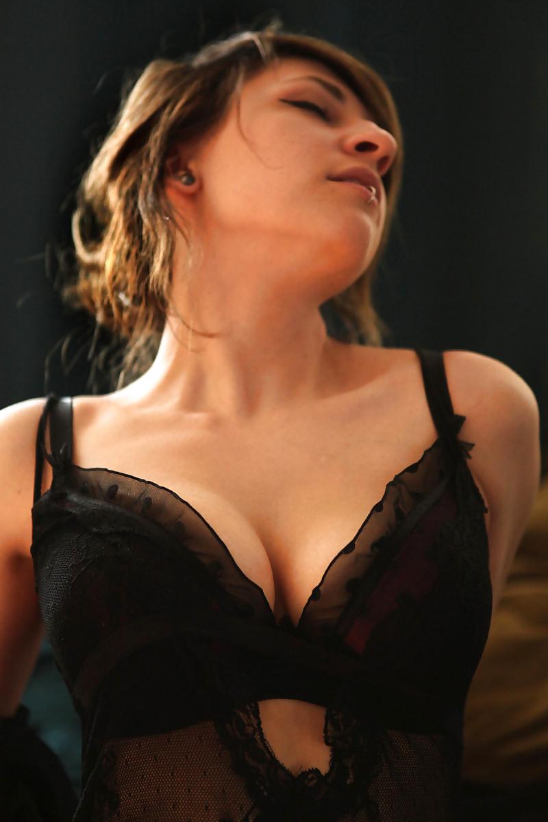 25P Hot woman stripping (HQ) 