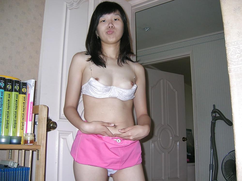 25P Korean college girl at home