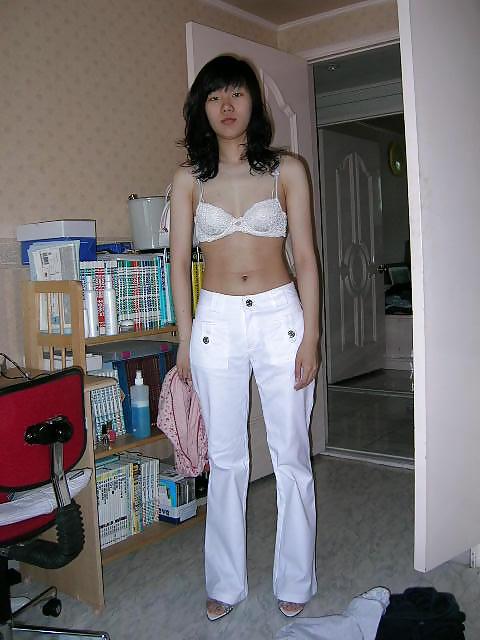 25P Korean college girl at home