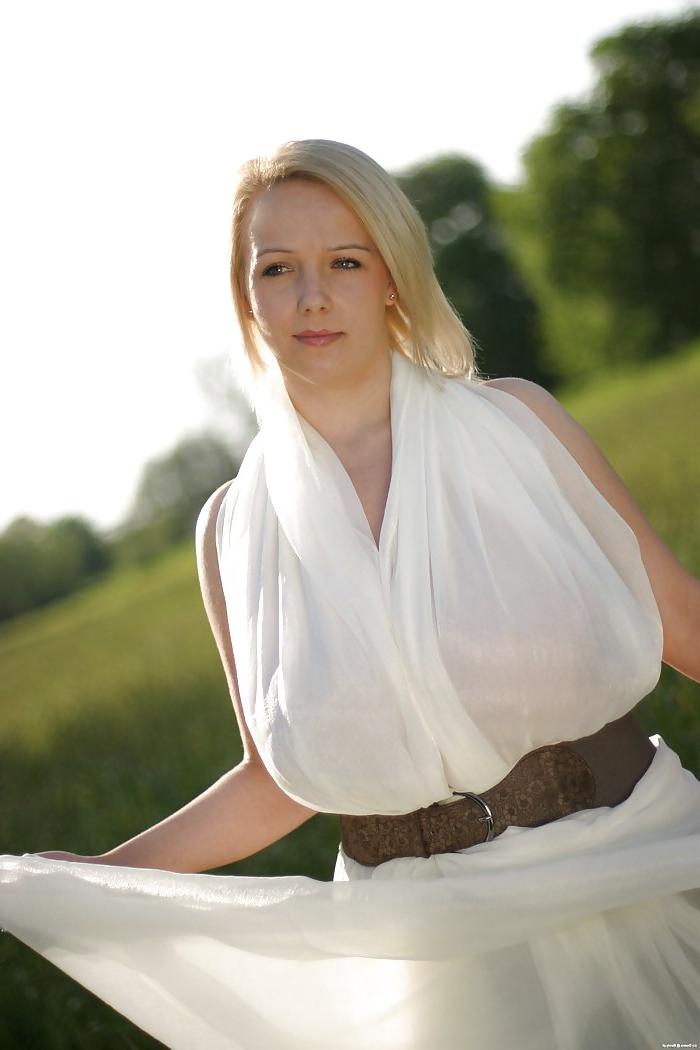 23P Busty Blonde polish woman