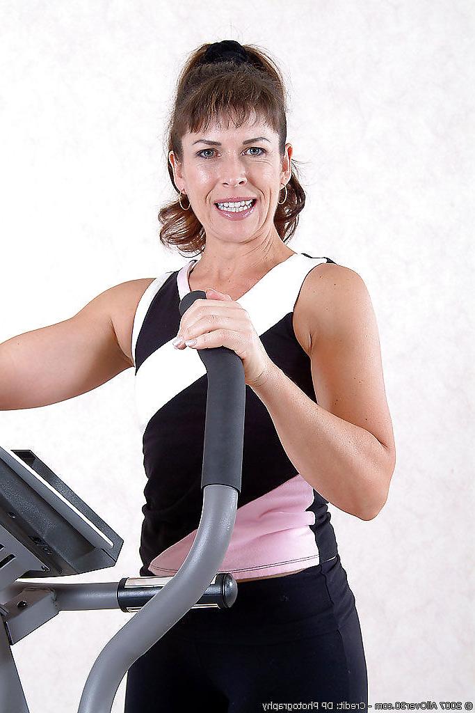 12P Mature Andie workout