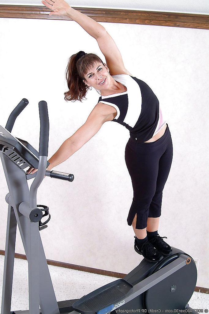 12P Mature Andie workout