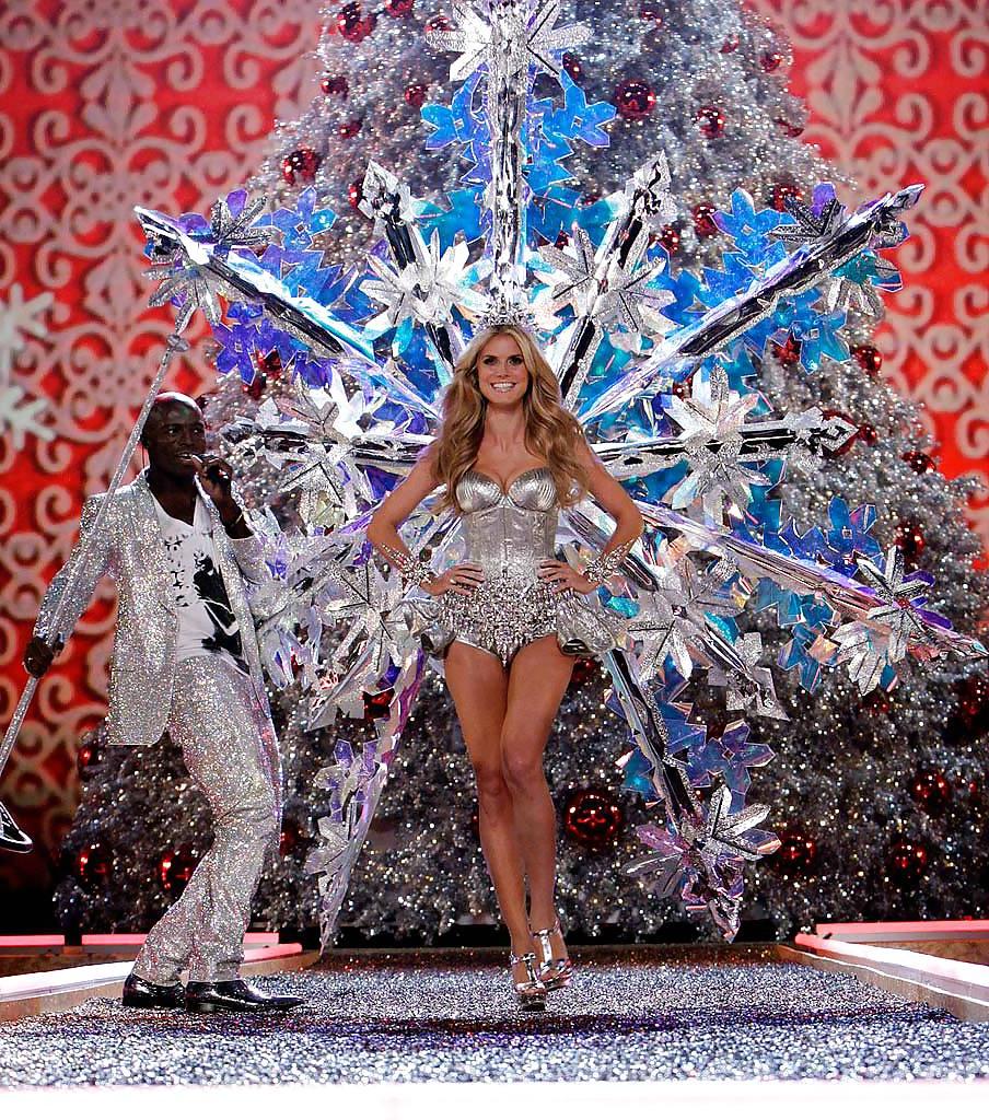 25P Victoria secret shows