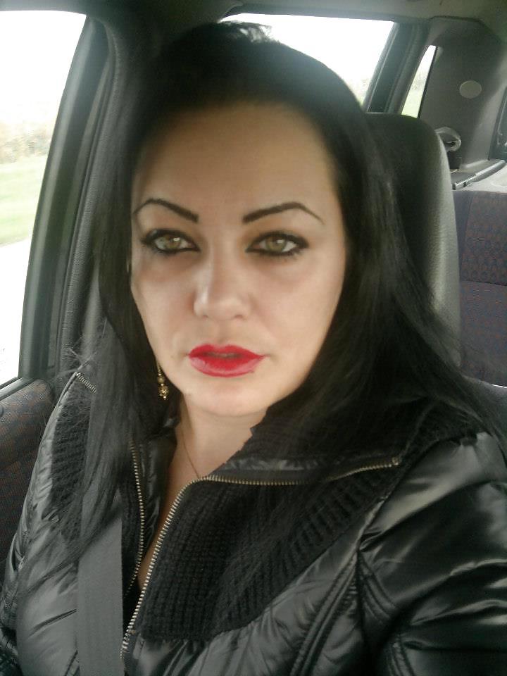 4P Romanian woman: iulia