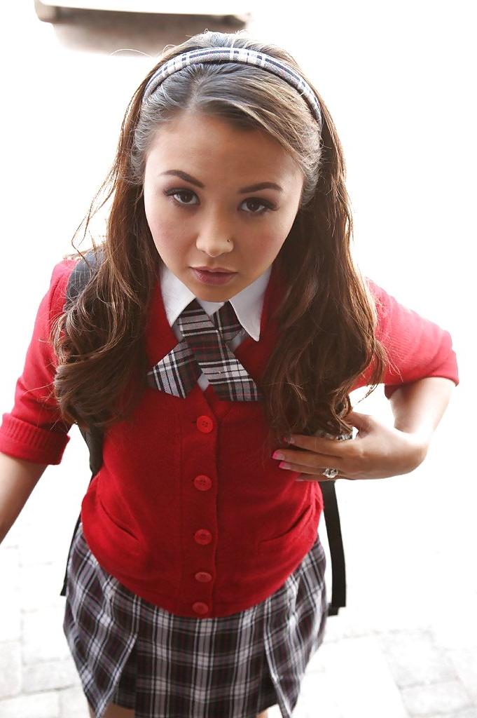 16P SCHOOLGIRL - Kita Zen