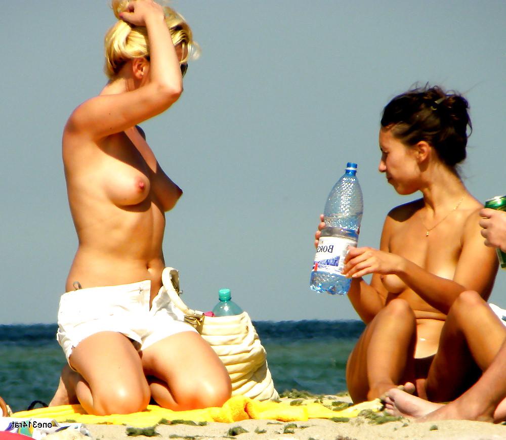 25P Stolen Pics - Beach Girls Part 1