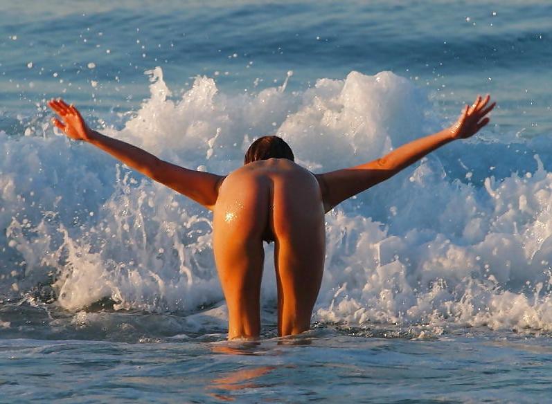 25P Stolen Pics - Beach Girls Part 1