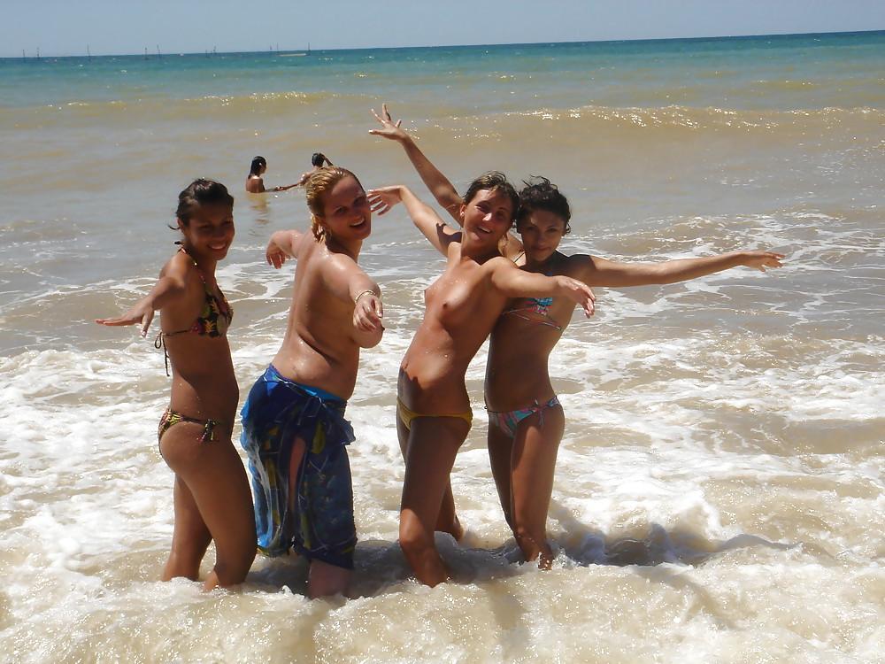 25P Stolen Pics - Beach Girls Part 1