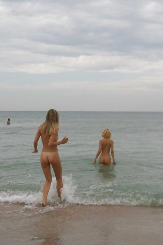 25P Stolen Pics - Beach Girls Part 1