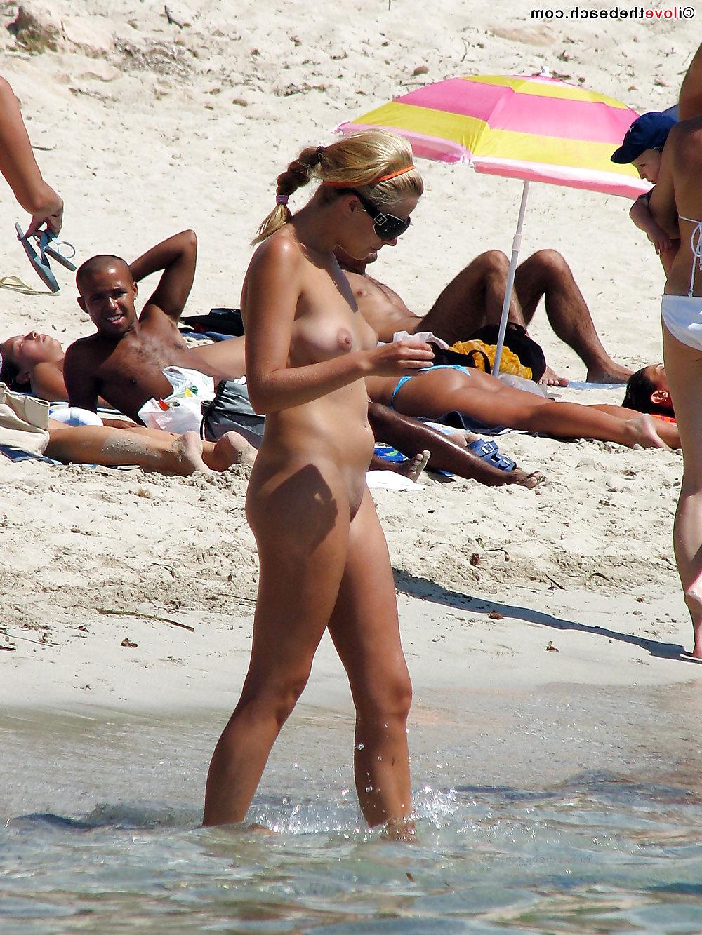25P Stolen Pics - Beach Girls Part 4