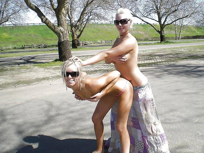 25P Naked Women in Groups #2