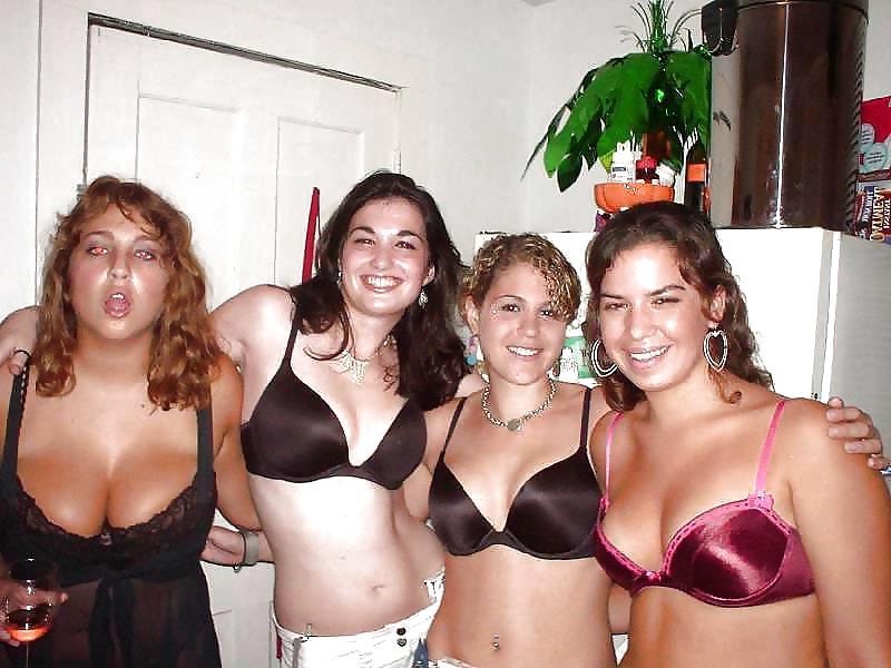 25P Naked Women in Groups #2