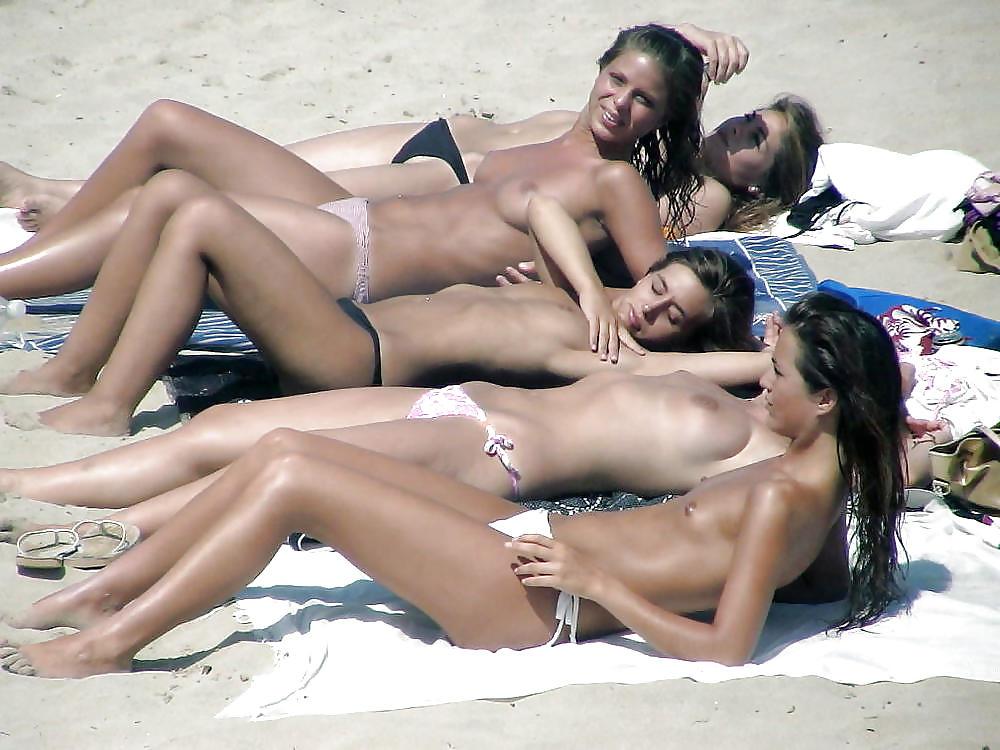 25P Naked Women in Groups #2