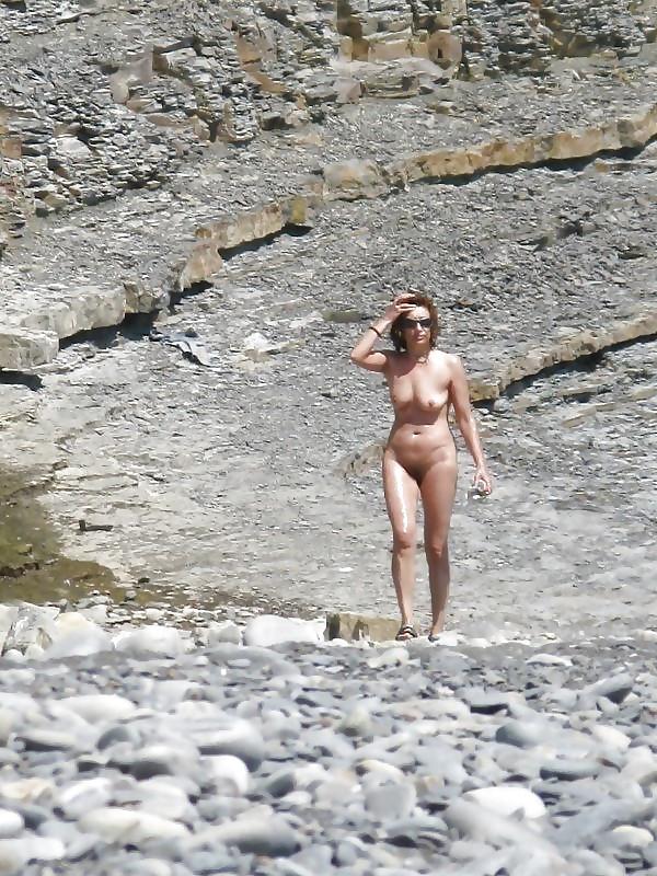 20P Naked beach 6.