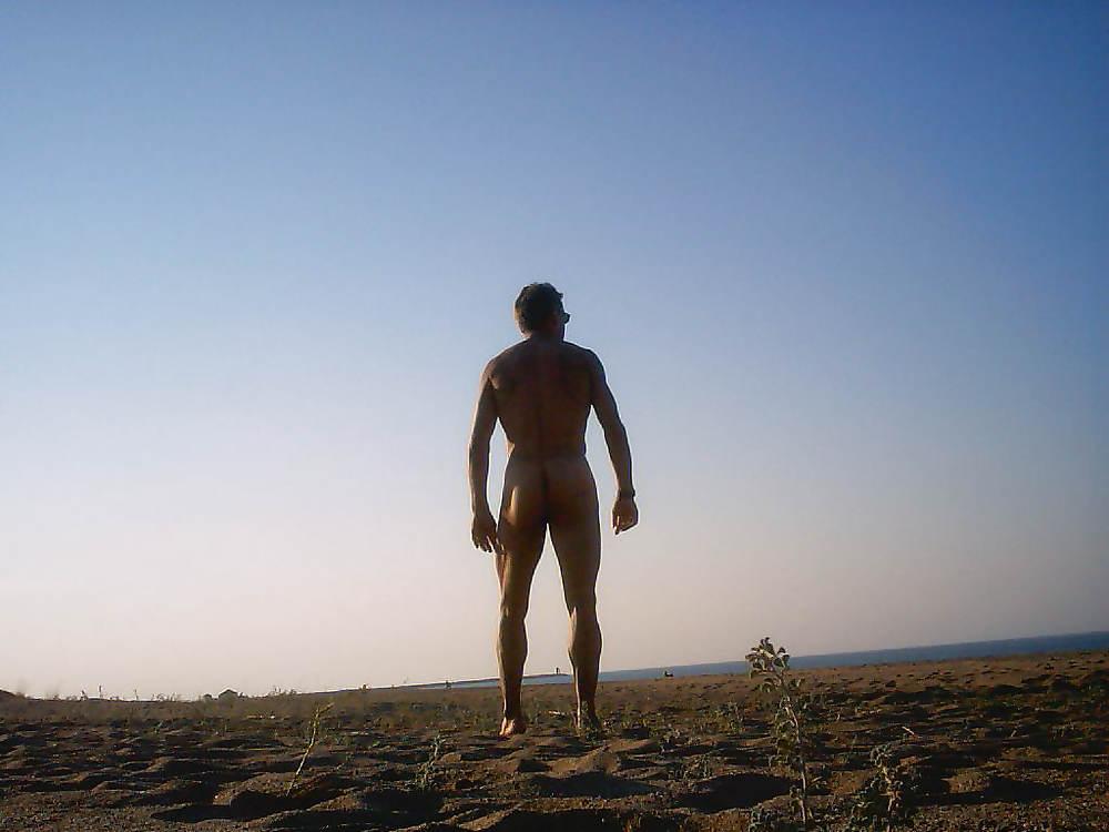 8P Exhib on a south of france beach