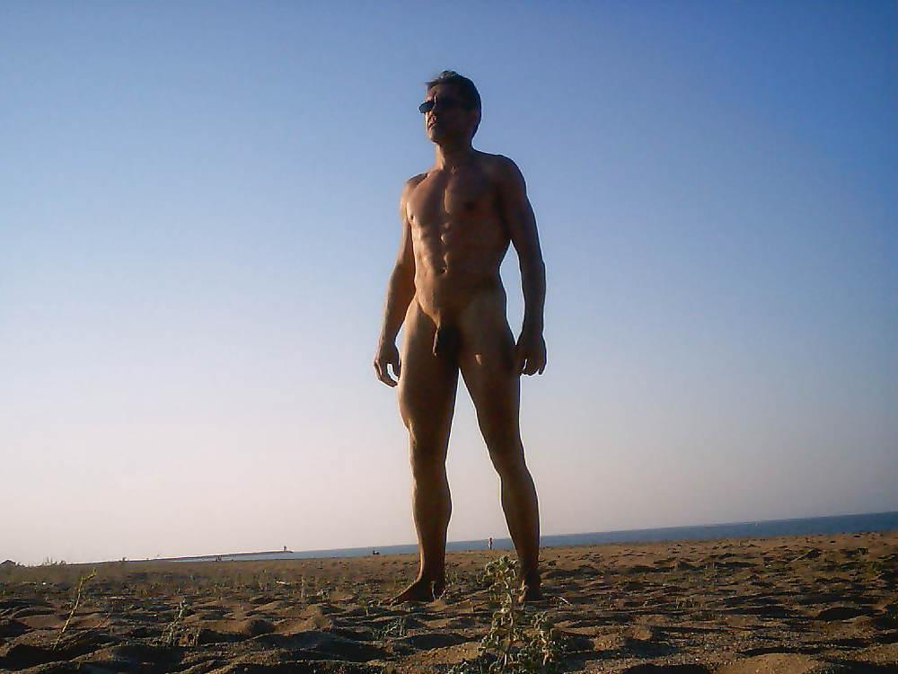 8P Exhib on a south of france beach