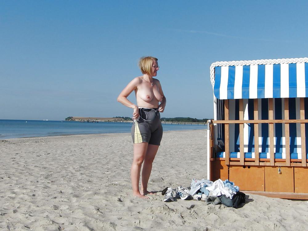 25P Outdoor Big Tits Milfs