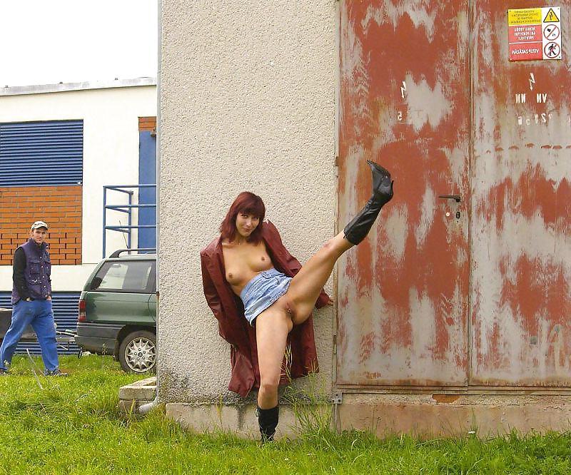 18P Redhead Flashing Babes