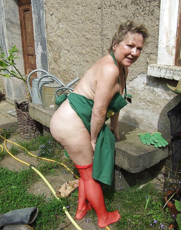 25P Various milfs and grannies