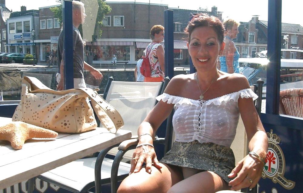 22P Flashing Divas