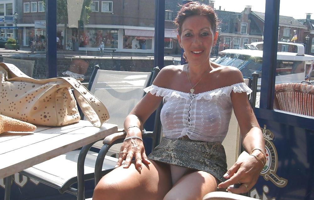 22P Flashing Divas