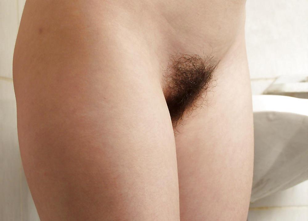 25P HAIRY GIRLS ARE SEXY - SWEET BRUNETTE