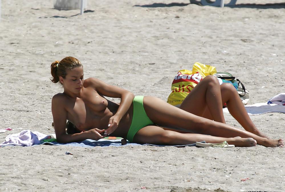 25P Beach Beauties 004 - Candid Mini Series